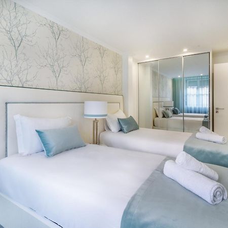 Whome City Chic Escape: Your Stylish Haven In Downtown Лиссабон Экстерьер фото