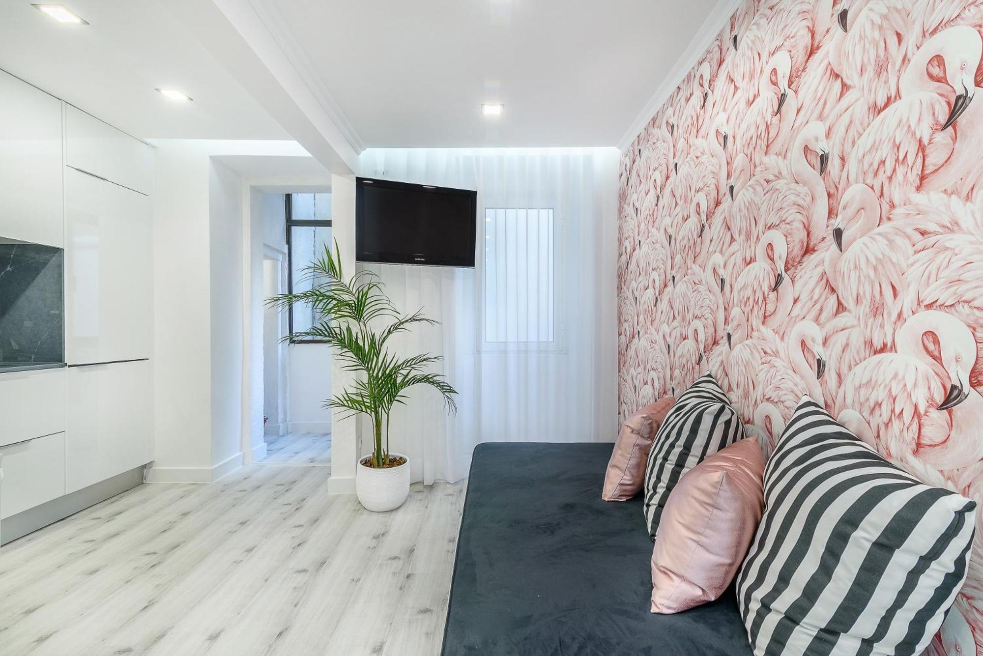 Whome City Chic Escape: Your Stylish Haven In Downtown Лиссабон Экстерьер фото
