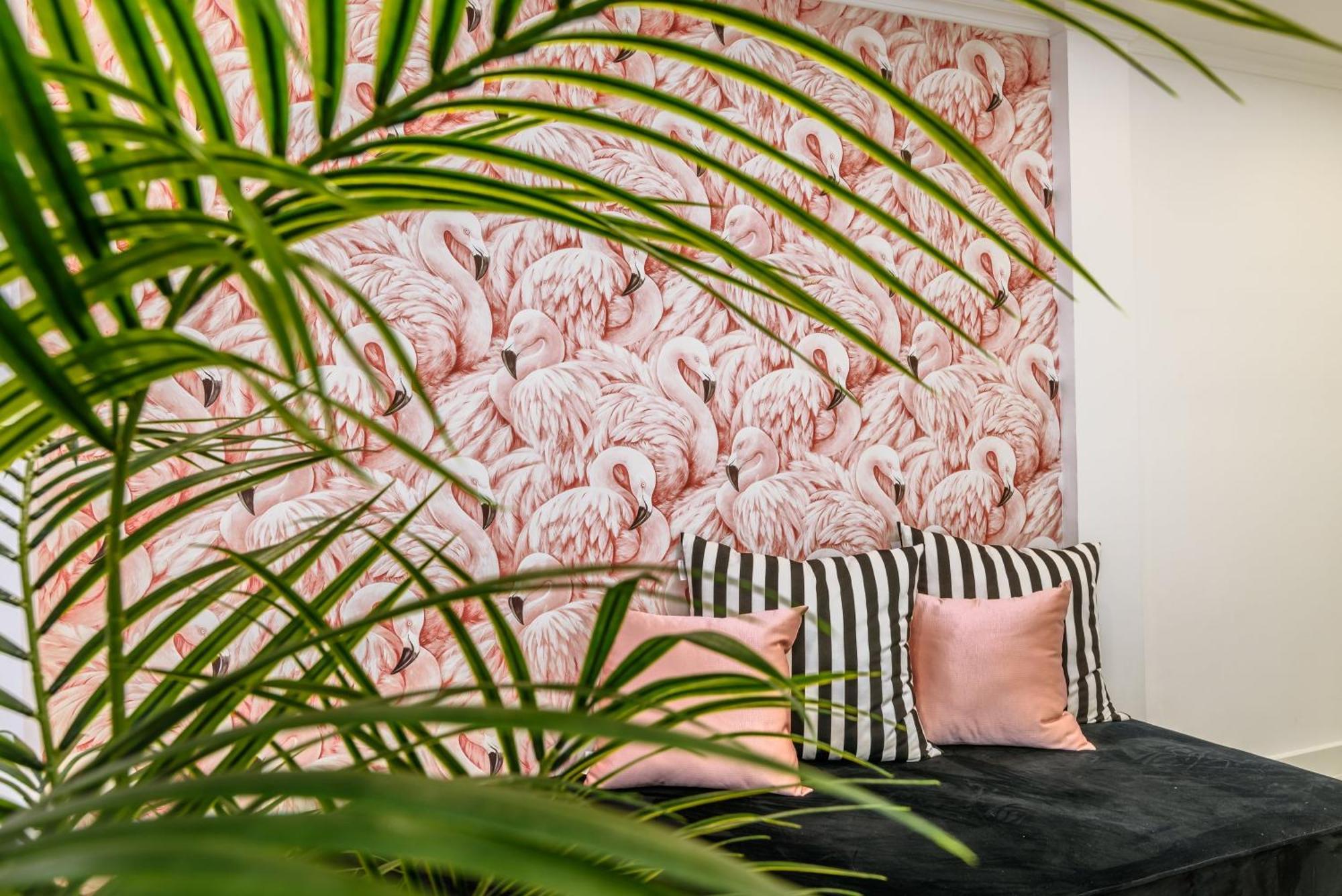 Whome City Chic Escape: Your Stylish Haven In Downtown Лиссабон Экстерьер фото